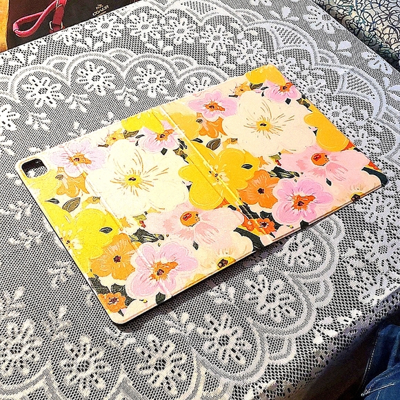 iPad Pro 4th Generation Case w/ Unique Flower Designs, Unbranded - Picture 6 of 11